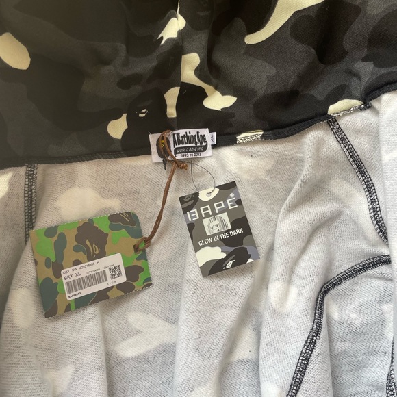 Selling authentic Bathing Ape Black & Grey camo zipper sweater (XL) - Picture 6 of 6